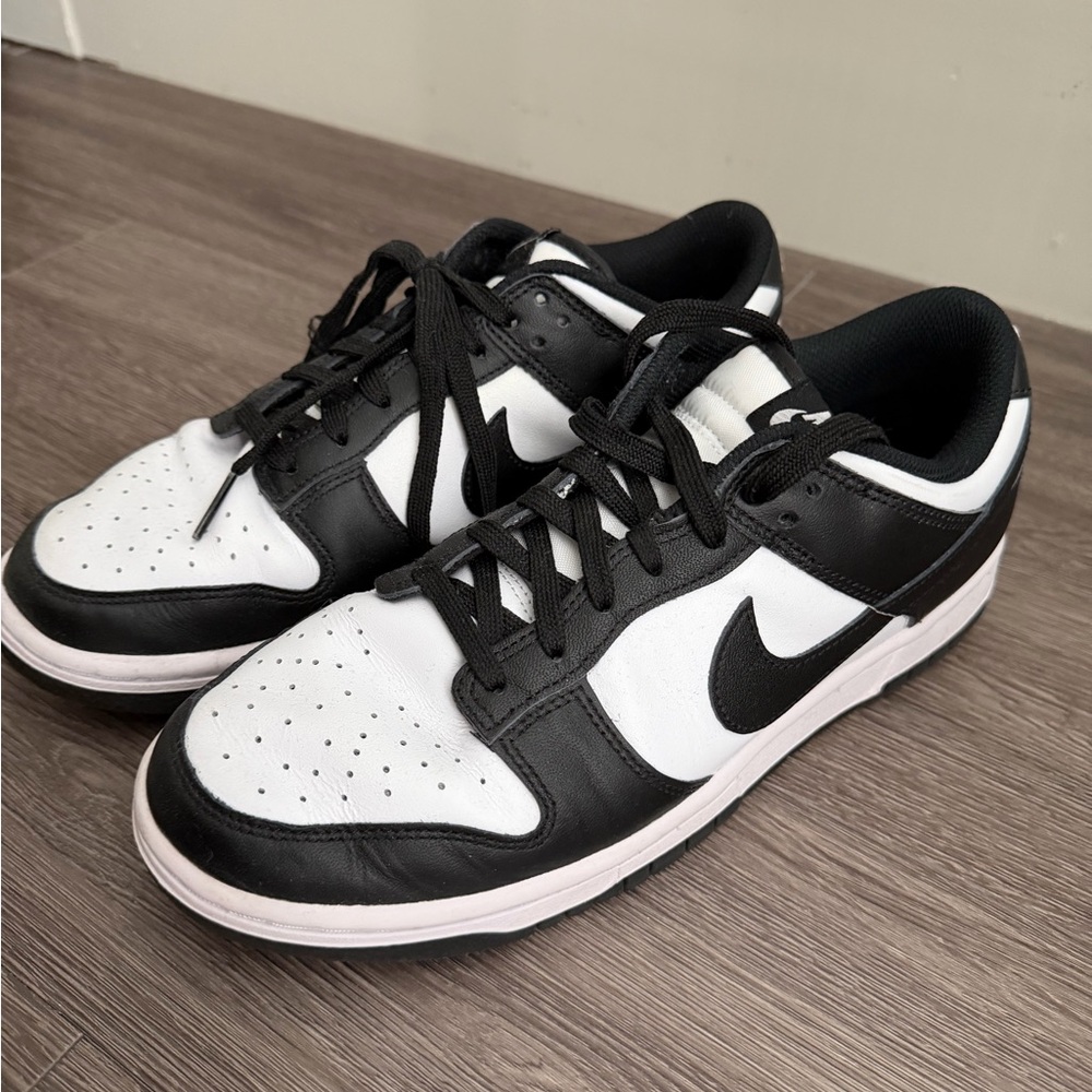 Nike Black/White Low-Top Sneakers